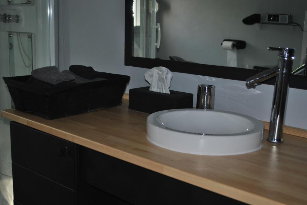 Chambres D'Hotes La Tribu Quévreville-la-Poterie Habitación foto